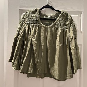 Crown and Ivy Top Size medium.